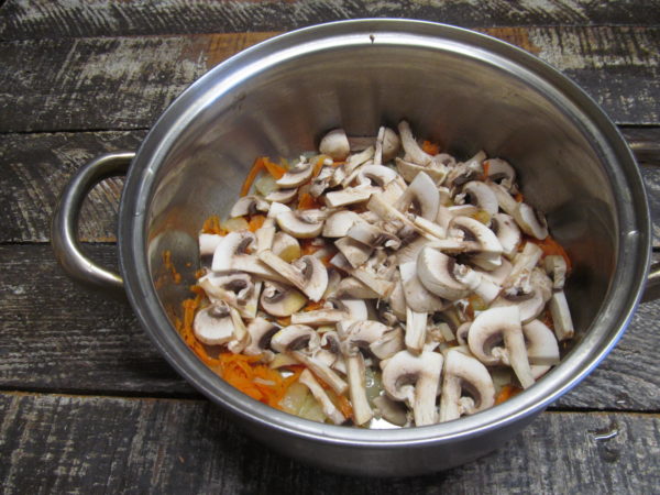 fasolevyj sup s gribami i kurinymi zheludochkami 603a23b310925 - Фасолевый суп с грибами и куриными желудочками