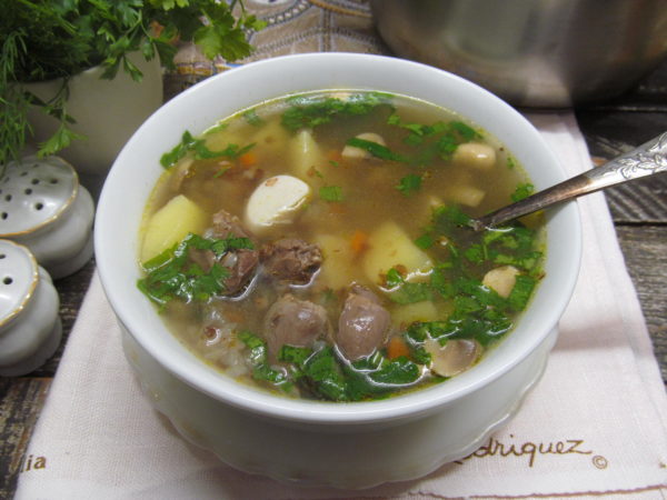 grechnevyj sup na kurinyh serdechkah s gribami 603a23dd27f4a - Гречневый суп на куриных сердечках с грибами
