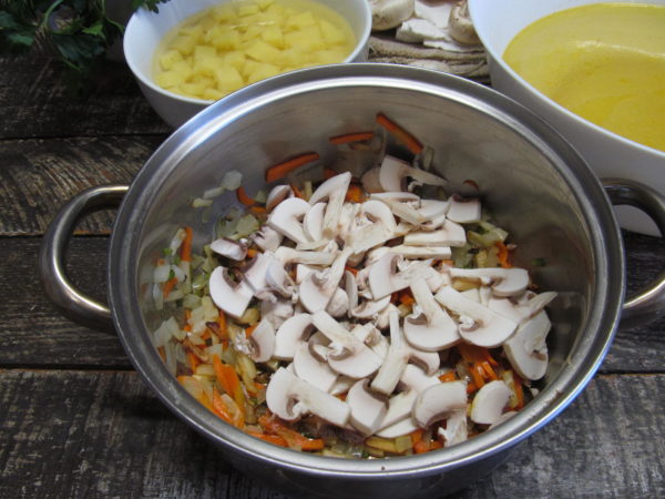 ovoshhnoj sup s fasolju gribami pshenom i chernoslivom 603a255d0fcc2 - Овощной суп с фасолью грибами пшеном и черносливом