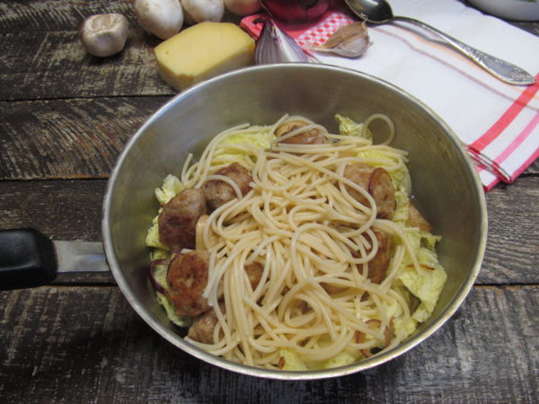 pasta spagetti s kapustoj i frikadelkami 603a2530d5fd7 - Паста — спагетти с капустой и фрикадельками
