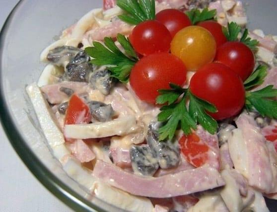 poprobujte samye vkusnye recepty salatov iz maslyat 603a0e07a2e07 - Попробуйте самые вкусные рецепты салатов из маслят!