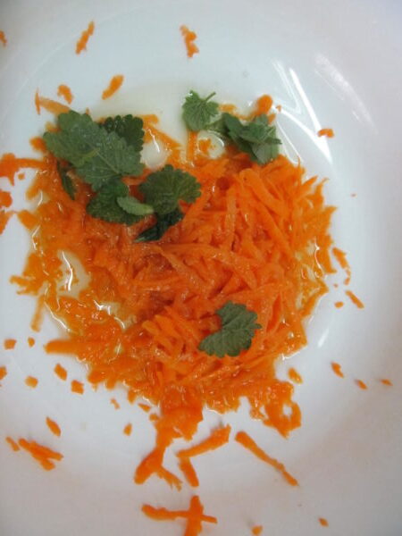 salat iz morkovi s syrymi shampinonami 603a1fa3e7c91 rotated - Салат из моркови с сырыми шампиньонами