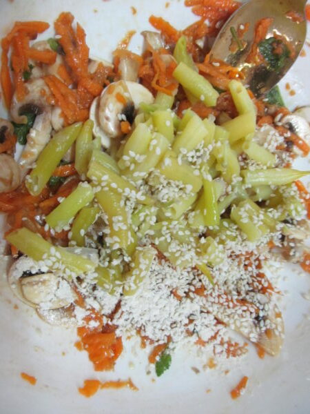 salat iz morkovi s syrymi shampinonami 603a1fa51bdda rotated - Салат из моркови с сырыми шампиньонами