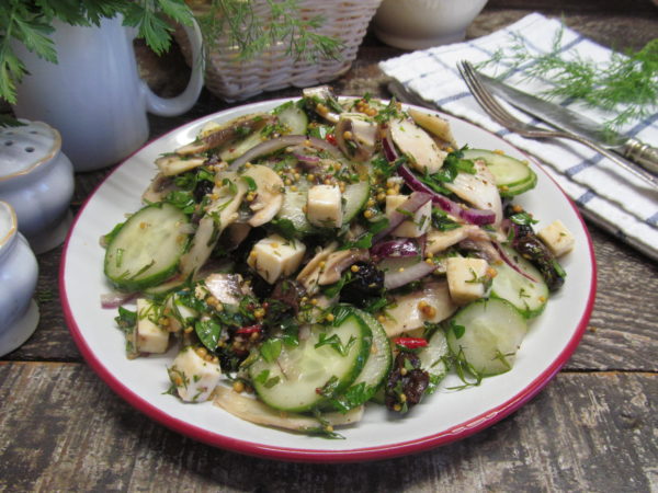 salat iz shampinona s ogurcom i olivkami 603a243d2dfbf - Салат из шампиньона с огурцом и оливками