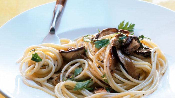 spagetti s belymi gribami palchiki oblizhesh 603a0ea5c4610 - Спагетти с белыми грибами — пальчики оближешь!