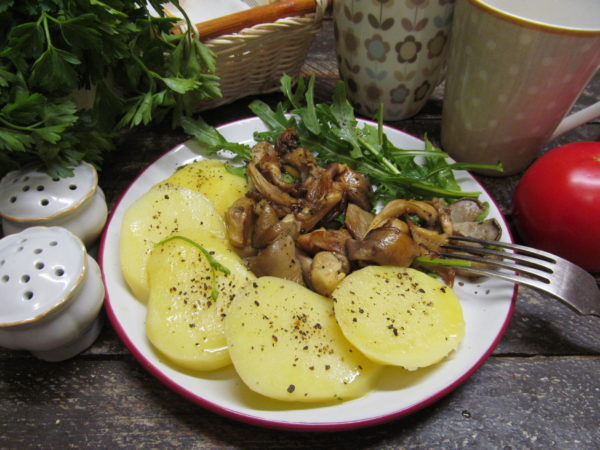 teplyj salat iz gribov i kartofelya 603a23040f8ba - Теплый салат из грибов и картофеля